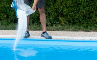 what-kind-of-salt-to-use-in-a-swimming-pool-1708027036